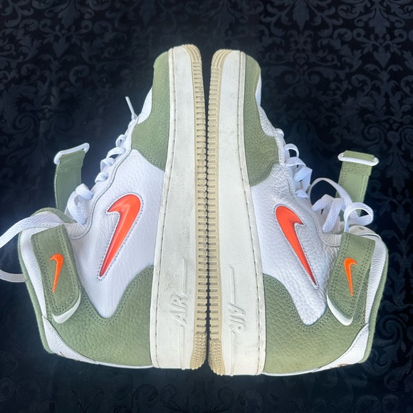 Nike Air Force 1 Mid QS
Jewel Oil Green size 10
DQ3505 100 - Picture 6 of 12